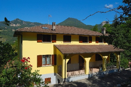 Foto Villa bifamiliare a Grizzana Morandi di 220 m² con 10 locali