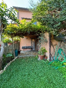 Foto Appartamento a Magliano in Toscana di 115 m² con 4 locali in vendita