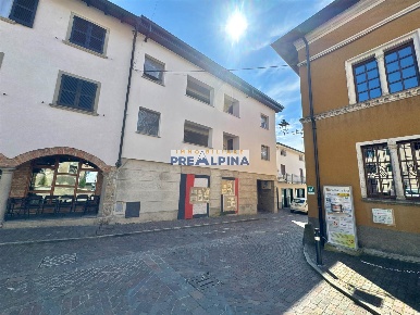 Foto Appartamento in Piazza San Giovanni Battista, Casnigo di 106 m²
