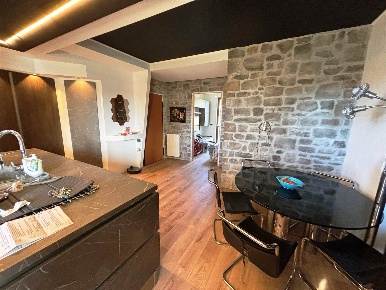 Foto Appartamento a Cerreto d'Esi di 95 m² con 5 locali in vendita