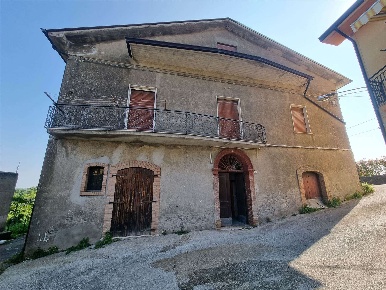 Foto Appartamento in Via Castelrotto, Montefalcione di 156 m² con 7 locali