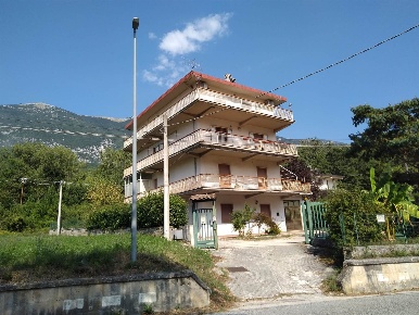 Foto Appartamento in SR 82 SNC, Civitella Roveto di 110 m² con 6 locali