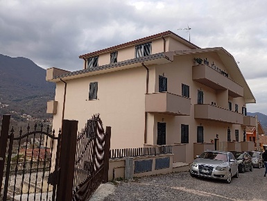 Foto Appartamento a Civitella Roveto di 110 m² con 7 locali in vendita