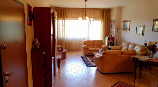 Foto Appartamento a Carolei di 180 m² con 8 locali in vendita