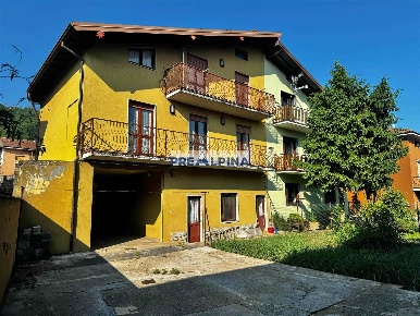 Foto Villa bifamiliare in Via Guglielmo Marconi 14, Casnigo di 224 m²