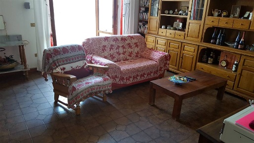 Foto Appartamento a Ostra Vetere di 100 m² con 6 locali in vendita