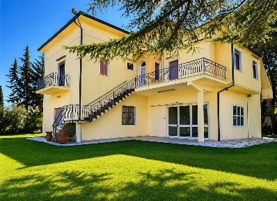 Foto Villa unifamiliare in VIA DELLA CAMMINATA  43, Bibbona di 360 m²