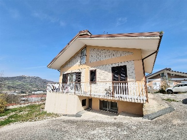 Foto Villa unifamiliare in Via San Prisco, Manocalzati di 270 m² in vendita