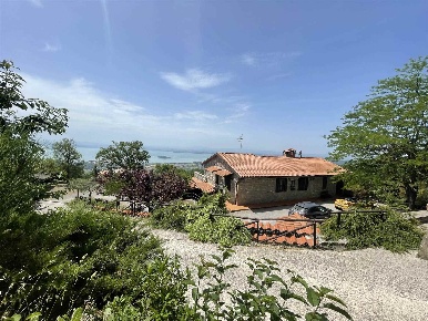 Foto Villa unifamiliare a Tuoro sul Trasimeno di 4400 m² con 11 locali