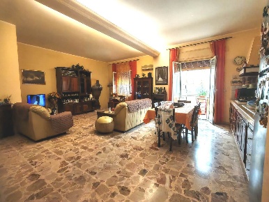 Foto Appartamento in Ronco Secondo di Via Tisia  1, Siracusa di 117 m²