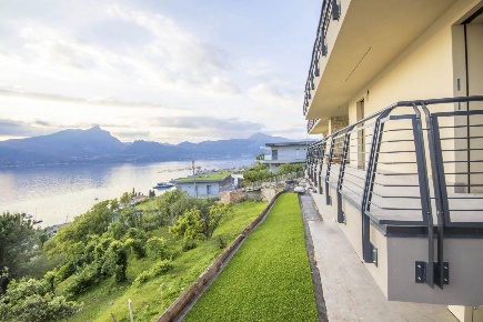 Foto Appartamento in Via Bellini 18, Torri del Benaco di 154 m² in vendita