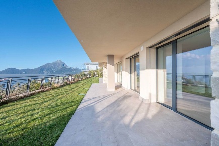 Foto Appartamento in Via Bellini 18, Torri del Benaco di 154 m² in vendita