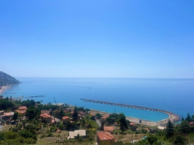 Foto Villa unifamiliare a Ospedaletti di 250 m² con 5 locali in vendita