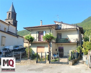 Foto Villa unifamiliare a Roccamonfina di 170 m² con 7 locali in vendita