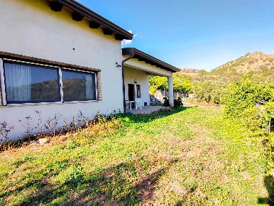Foto Villa unifamiliare a Nizza di Sicilia di 129 m² con 3 locali