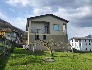 Foto Appartamento a Valgreghentino di 226 m² con 7 locali in vendita