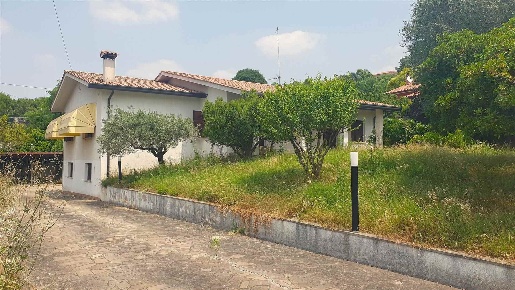 Foto Villa unifamiliare a Baone di 240 m² con 6 locali in vendita