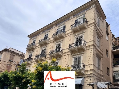 Foto Appartamento in via enrico albanese 29, Palermo di 268 m² con 8 locali