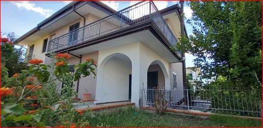 Foto Villa a schiera in via del Castello  1, San Paolo Bel Sito di 184 m²