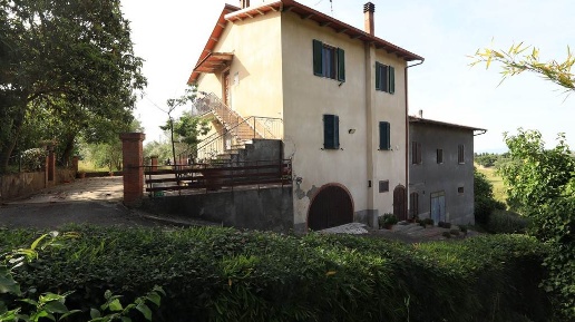 Foto Appartamento a Lucignano di 150 m² con 8 locali in vendita