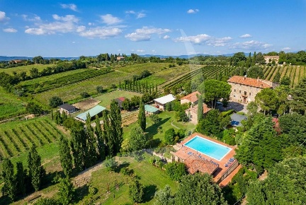Foto Appartamento a Tuoro sul Trasimeno di 1200 m² con 20 locali in vendita