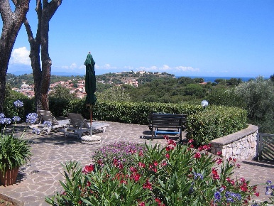 Foto Villa unifamiliare a Porto Azzurro di 135 m² con 5 locali in vendita