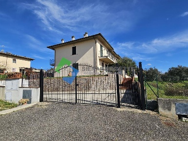 Foto Appartamento a Lucignano di 64 m² con 4 locali in vendita