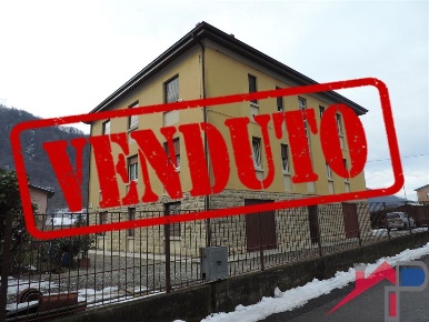 Foto Appartamento in Via Dante Alighieri, Pontida di 103 m² con 4 locali