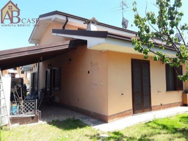 Foto Villa a schiera in Via Mazzini, Tromello in vendita