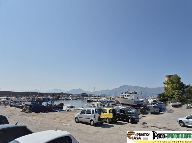 Foto Appartamento in Via Vincenzo de Paoli, Palermo di 100 m² con 4 locali