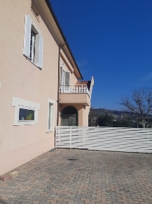 Foto Appartamento in Via Spineto 6, Falerone con 6 locali in vendita