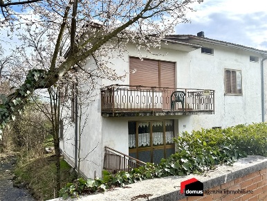 Foto Appartamento a Fara Vicentino Centro di 150 m² con 7 locali in vendita
