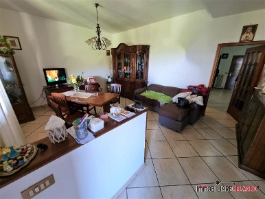 Foto Appartamento a Casole d'Elsa di 91 m² con 4 locali in vendita