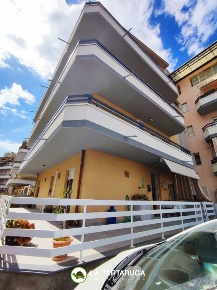 Foto Appartamento a Furci Siculo di 96 m² con 3 locali in vendita