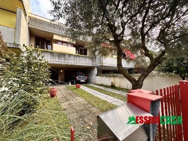 Foto Villa unifamiliare in Via san gregorio, Casirate d'Adda di 145 m²