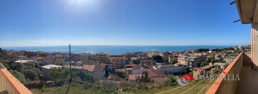 Foto Appartamento a Brancaleone di 150 m² con 5 locali in vendita