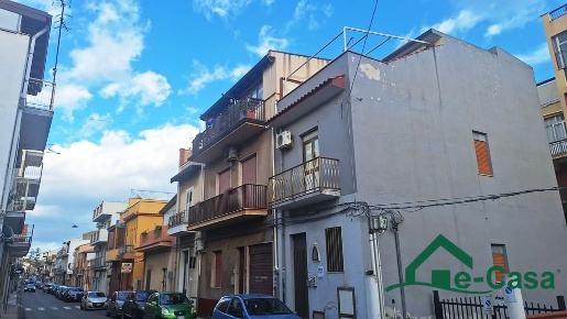 Foto Villa unifamiliare in VIA UMBERTO 1°, Roccalumera di 176 m² in vendita