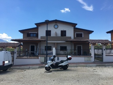 Foto Villa unifamiliare in Contrada Tratturo, Rosciano di 140 m² in vendita