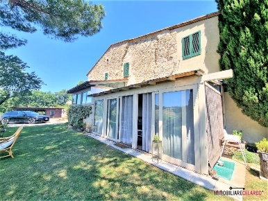 Foto Villa unifamiliare a Casole d'Elsa di 159 m² con 4 locali in vendita