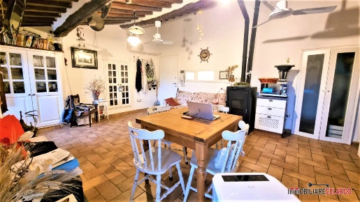 Foto Appartamento a Casole d'Elsa di 75 m² con 3 locali in vendita