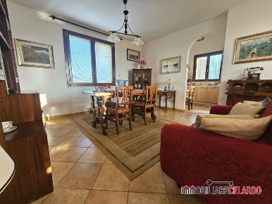 Foto Appartamento a Casole d'Elsa di 216 m² con 5 locali in vendita