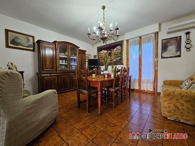 Foto Appartamento a Casole d'Elsa di 115 m² con 5 locali in vendita