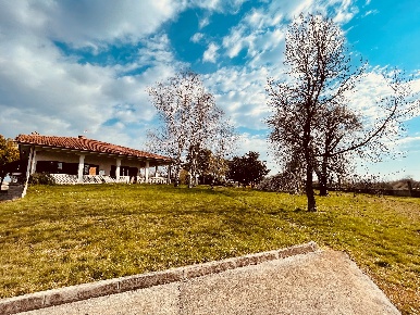 Foto Villa unifamiliare in napoleonica 45 castions di strada, di 1100 m²