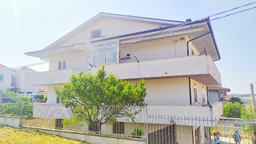 Foto Villa bifamiliare in Via Delle Querce 16, Casalincontrada di 210 m²