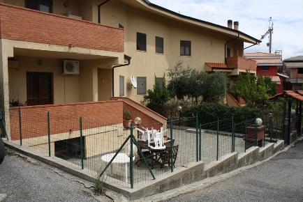Foto Villa bifamiliare a Marano Marchesato di 200 m² con 7 locali
