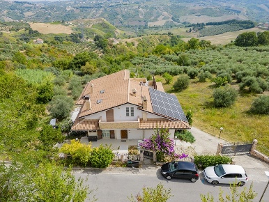 Foto Villa unifamiliare in Via Iconicella 32, Casalincontrada di 370 m²