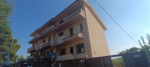 Foto Villa a schiera in Via Aldo Moro 37, Moscufo di 294 m² con 10 locali