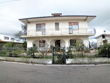 Foto Villa unifamiliare in Via Gran Sasso 11, Casalincontrada di 270 m²