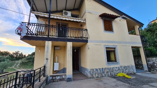 Foto Appartamento in via Cretana 5, Rovito di 90 m² con 3 locali in vendita