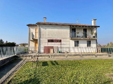 Foto Villa bifamiliare in VIA ROMA, Orgiano di 170 m² con 8 locali